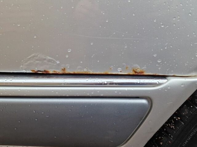 Серый Мерседес Е-Класс, объемом двигателя 2.8 л и пробегом 350 тыс. км за 2900 $, фото 8 на Automoto.ua