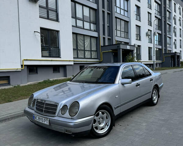 Мерседес Е-Класс 1998 в Львове на Automoto.ua Серый Мерседес Е-Класс, объемом двигателя 3 л и пробегом 569 тыс. км за 4900 $, фото 5 на Automoto.ua