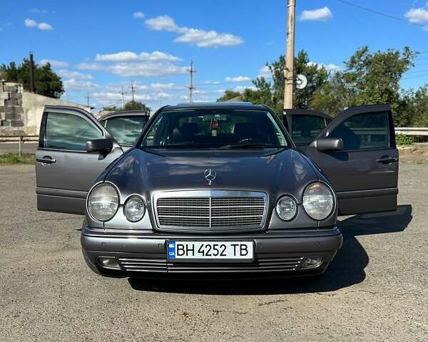 Сірий Мерседес Е-Клас, об'ємом двигуна 3 л та пробігом 477 тис. км за 7000 $, фото 14 на Automoto.ua