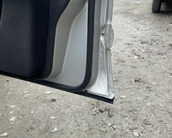 Серый Мерседес Е-Класс, объемом двигателя 3.2 л и пробегом 380 тыс. км за 2750 $, фото 20 на Automoto.ua