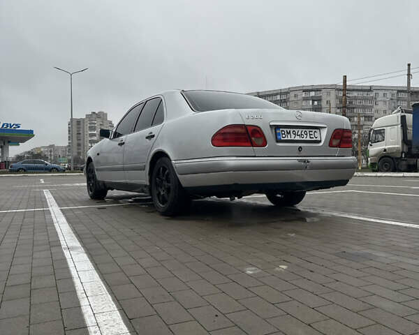 Серый Мерседес Е-Класс, объемом двигателя 2 л и пробегом 470 тыс. км за 3500 $, фото 3 на Automoto.ua