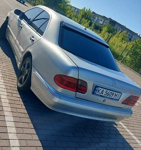 Сірий Мерседес Е-Клас, об'ємом двигуна 2.8 л та пробігом 350 тис. км за 2499 $, фото 4 на Automoto.ua