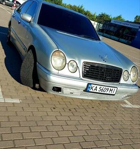 Сірий Мерседес Е-Клас, об'ємом двигуна 2.8 л та пробігом 350 тис. км за 2499 $, фото 14 на Automoto.ua