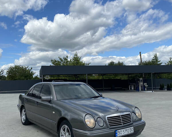 Сірий Мерседес Е-Клас, об'ємом двигуна 2.15 л та пробігом 376 тис. км за 3700 $, фото 10 на Automoto.ua