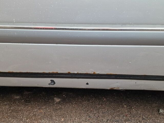 Серый Мерседес Е-Класс, объемом двигателя 2.8 л и пробегом 350 тыс. км за 2900 $, фото 7 на Automoto.ua