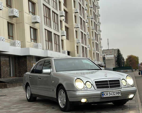 Серый Мерседес Е-Класс, объемом двигателя 3.2 л и пробегом 580 тыс. км за 3900 $, фото 2 на Automoto.ua