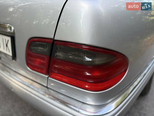 Сірий Мерседес Е-Клас, об'ємом двигуна 3.2 л та пробігом 353 тис. км за 6000 $, фото 25 на Automoto.ua