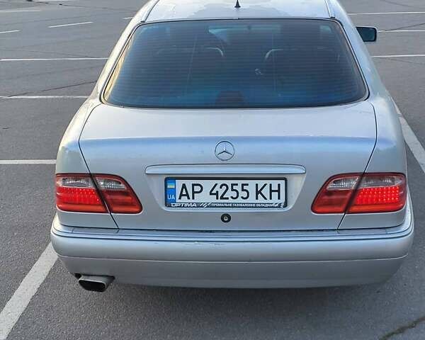 Сірий Мерседес Е-Клас, об'ємом двигуна 2 л та пробігом 30 тис. км за 3800 $, фото 6 на Automoto.ua