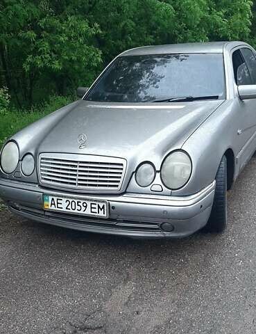 Сірий Мерседес Е-Клас, об'ємом двигуна 2.8 л та пробігом 520 тис. км за 2600 $, фото 8 на Automoto.ua