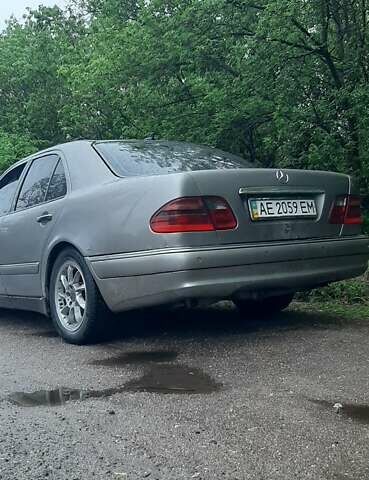 Сірий Мерседес Е-Клас, об'ємом двигуна 2.8 л та пробігом 520 тис. км за 2600 $, фото 9 на Automoto.ua