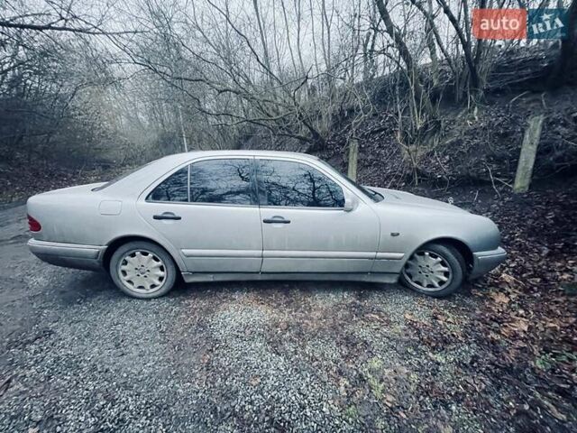 Сірий Мерседес Е-Клас, об'ємом двигуна 2.4 л та пробігом 460 тис. км за 2700 $, фото 8 на Automoto.ua