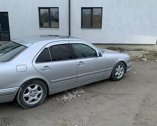 Серый Мерседес Е-Класс, объемом двигателя 2.4 л и пробегом 370 тыс. км за 2800 $, фото 26 на Automoto.ua