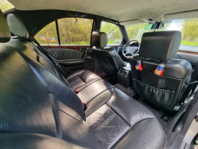 Серый Мерседес Е-Класс, объемом двигателя 2.8 л и пробегом 350 тыс. км за 2900 $, фото 1 на Automoto.ua