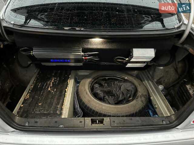 Сірий Мерседес Е-Клас, об'ємом двигуна 3 л та пробігом 382 тис. км за 5000 $, фото 18 на Automoto.ua