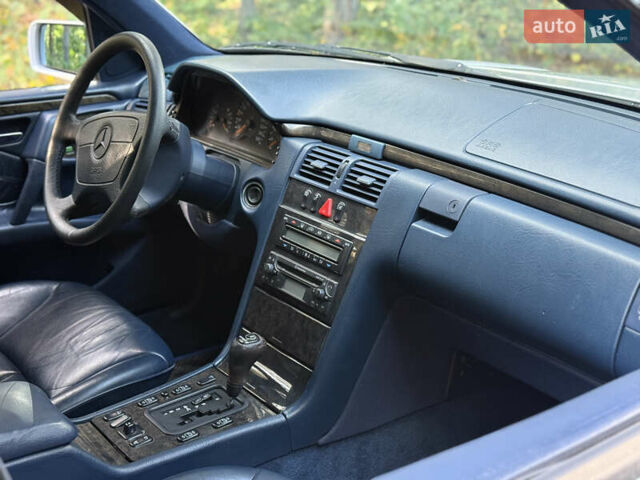 Сірий Мерседес Е-Клас, об'ємом двигуна 3.2 л та пробігом 353 тис. км за 6000 $, фото 49 на Automoto.ua