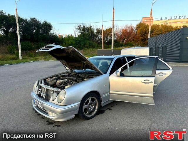 Серый Мерседес Е-Класс, объемом двигателя 2 л и пробегом 350 тыс. км за 3350 $, фото 3 на Automoto.ua