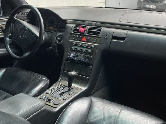 Мерседес Е-Класс 1998 в Виннице на Automoto.ua Серый Мерседес Е-Класс, объемом двигателя 3.2 л и пробегом 275 тыс. км за 2999 $, фото 1 на Automoto.ua