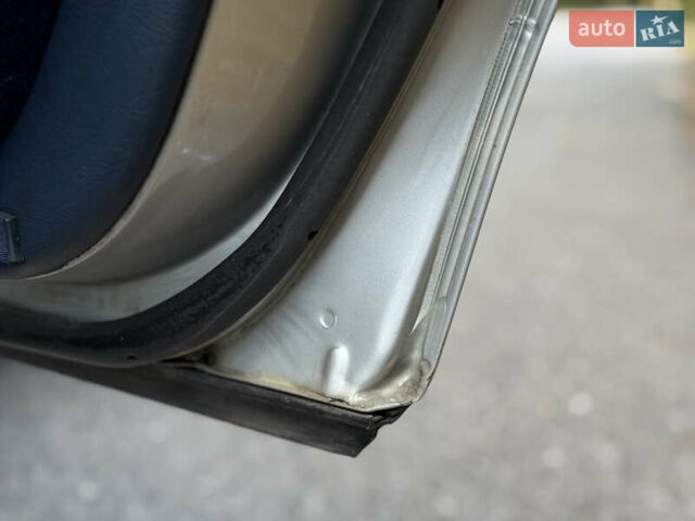 Сірий Мерседес Е-Клас, об'ємом двигуна 3.2 л та пробігом 353 тис. км за 6000 $, фото 39 на Automoto.ua