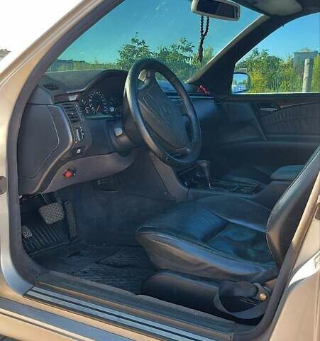 Сірий Мерседес Е-Клас, об'ємом двигуна 2.8 л та пробігом 350 тис. км за 2499 $, фото 5 на Automoto.ua