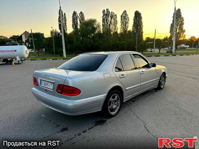 Серый Мерседес Е-Класс, объемом двигателя 2 л и пробегом 350 тыс. км за 3350 $, фото 1 на Automoto.ua