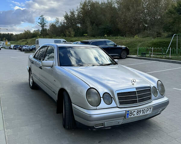 Мерседес Е-Класс 1998 в Львове на Automoto.ua Серый Мерседес Е-Класс, объемом двигателя 3 л и пробегом 569 тыс. км за 4900 $, фото 2 на Automoto.ua