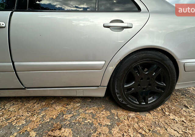 Сірий Мерседес Е-Клас, об'ємом двигуна 3 л та пробігом 382 тис. км за 5000 $, фото 30 на Automoto.ua