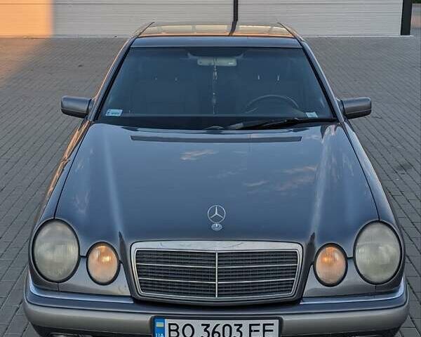 Серый Мерседес Е-Класс, объемом двигателя 2.8 л и пробегом 456 тыс. км за 2799 $, фото 4 на Automoto.ua