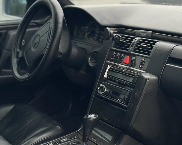 Сірий Мерседес Е-Клас, об'ємом двигуна 4.27 л та пробігом 415 тис. км за 5000 $, фото 3 на Automoto.ua