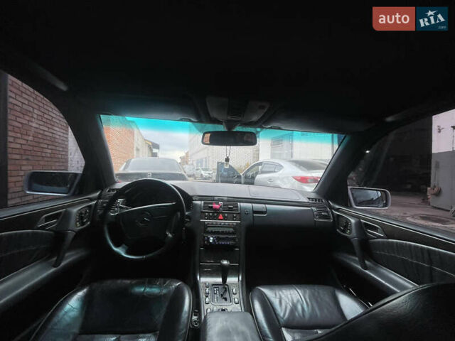 Серый Мерседес Е-Класс, объемом двигателя 3.2 л и пробегом 380 тыс. км за 2750 $, фото 30 на Automoto.ua
