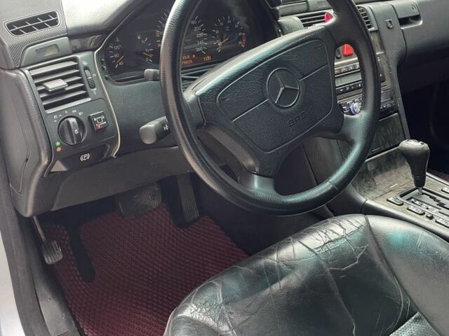 Мерседес Е-Класс 1998 в Виннице на Automoto.ua Серый Мерседес Е-Класс, объемом двигателя 3.2 л и пробегом 275 тыс. км за 2999 $, фото 7 на Automoto.ua