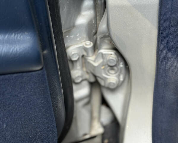 Сірий Мерседес Е-Клас, об'ємом двигуна 3.2 л та пробігом 353 тис. км за 6000 $, фото 36 на Automoto.ua