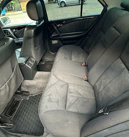 Сірий Мерседес Е-Клас, об'ємом двигуна 3 л та пробігом 382 тис. км за 5000 $, фото 34 на Automoto.ua