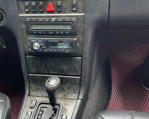 Серый Мерседес Е-Класс, объемом двигателя 3.2 л и пробегом 380 тыс. км за 2750 $, фото 9 на Automoto.ua