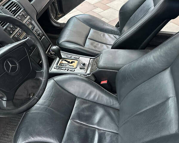 Серый Мерседес Е-Класс, объемом двигателя 3.2 л и пробегом 580 тыс. км за 3900 $, фото 8 на Automoto.ua