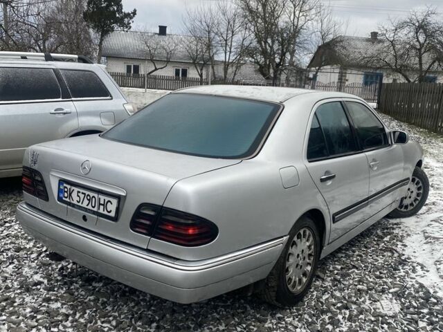 Сірий Мерседес Е-Клас, об'ємом двигуна 3.2 л та пробігом 300 тис. км за 2150 $, фото 2 на Automoto.ua