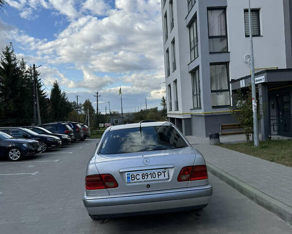 Мерседес Е-Класс 1998 в Львове на Automoto.ua Серый Мерседес Е-Класс, объемом двигателя 3 л и пробегом 569 тыс. км за 4900 $, фото 11 на Automoto.ua