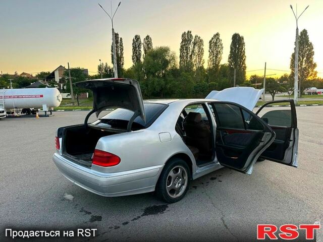 Серый Мерседес Е-Класс, объемом двигателя 2 л и пробегом 350 тыс. км за 3350 $, фото 6 на Automoto.ua