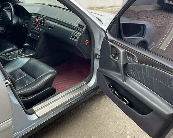 Серый Мерседес Е-Класс, объемом двигателя 3.2 л и пробегом 380 тыс. км за 2750 $, фото 21 на Automoto.ua