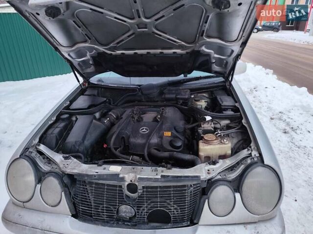 Серый Мерседес Е-Класс, объемом двигателя 2.4 л и пробегом 400 тыс. км за 2950 $, фото 5 на Automoto.ua
