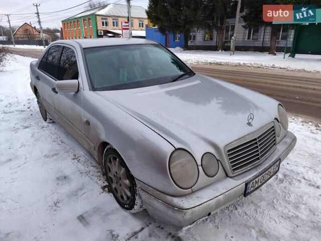 Серый Мерседес Е-Класс, объемом двигателя 2.4 л и пробегом 400 тыс. км за 2950 $, фото 1 на Automoto.ua