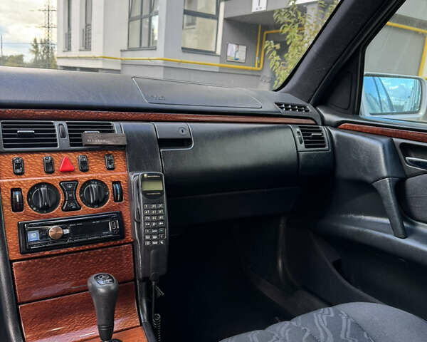 Мерседес Е-Класс 1998 в Львове на Automoto.ua Серый Мерседес Е-Класс, объемом двигателя 3 л и пробегом 569 тыс. км за 4900 $, фото 15 на Automoto.ua
