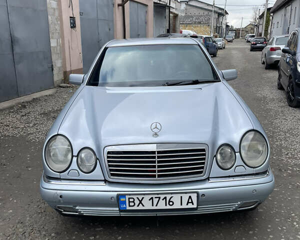 Серый Мерседес Е-Класс, объемом двигателя 3.2 л и пробегом 380 тыс. км за 2750 $, фото 1 на Automoto.ua