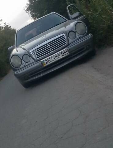 Сірий Мерседес Е-Клас, об'ємом двигуна 2.8 л та пробігом 520 тис. км за 2600 $, фото 2 на Automoto.ua