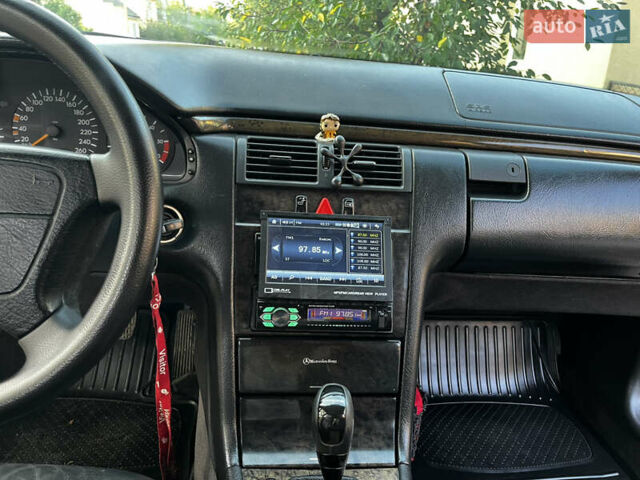 Сірий Мерседес Е-Клас, об'ємом двигуна 2.5 л та пробігом 373 тис. км за 3650 $, фото 14 на Automoto.ua