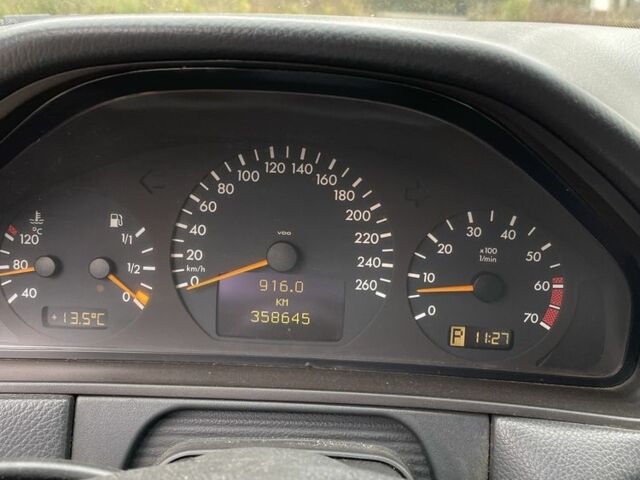 Серый Мерседес Е-Класс, объемом двигателя 2.8 л и пробегом 325 тыс. км за 4000 $, фото 6 на Automoto.ua