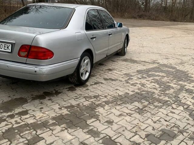 Сірий Мерседес Е-Клас, об'ємом двигуна 2.8 л та пробігом 250 тис. км за 2700 $, фото 2 на Automoto.ua