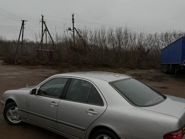 Сірий Мерседес Е-Клас, об'ємом двигуна 2.7 л та пробігом 280 тис. км за 5999 $, фото 5 на Automoto.ua