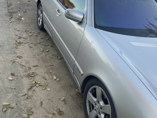 Сірий Мерседес Е-Клас, об'ємом двигуна 3.2 л та пробігом 430 тис. км за 3200 $, фото 7 на Automoto.ua