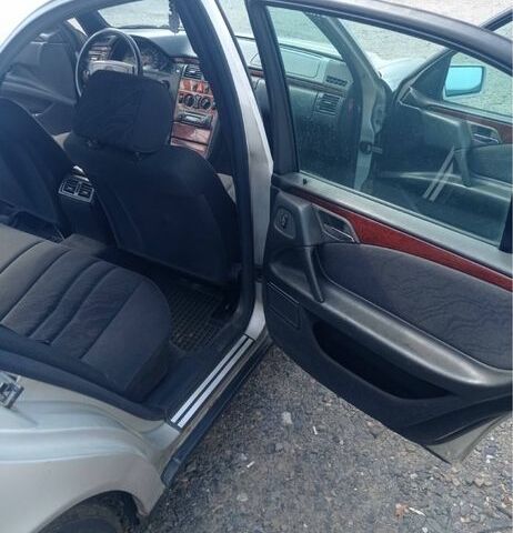 Серый Мерседес Е-Класс, объемом двигателя 2.9 л и пробегом 320 тыс. км за 2625 $, фото 9 на Automoto.ua