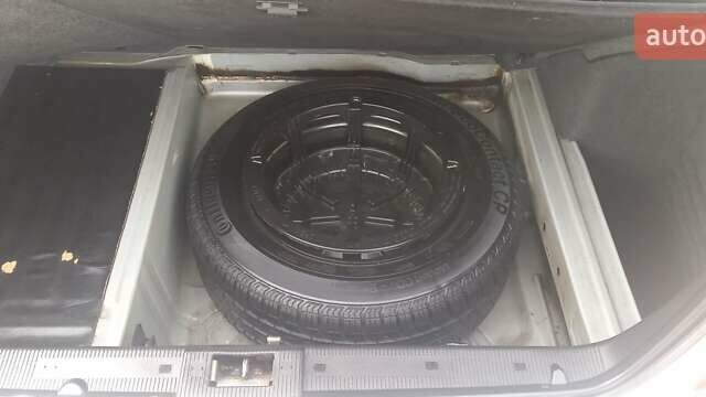 Серый Мерседес Е-Класс, объемом двигателя 2.2 л и пробегом 262 тыс. км за 5000 $, фото 6 на Automoto.ua